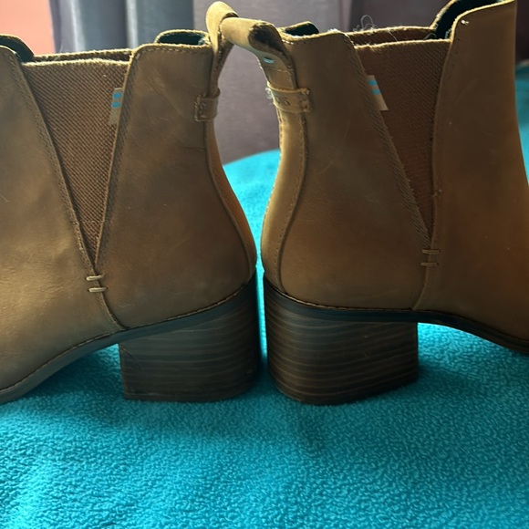 Tom’s women heeled ankle boots Exceelent used condition Carmel color  size 8 - Picture 4 of 6